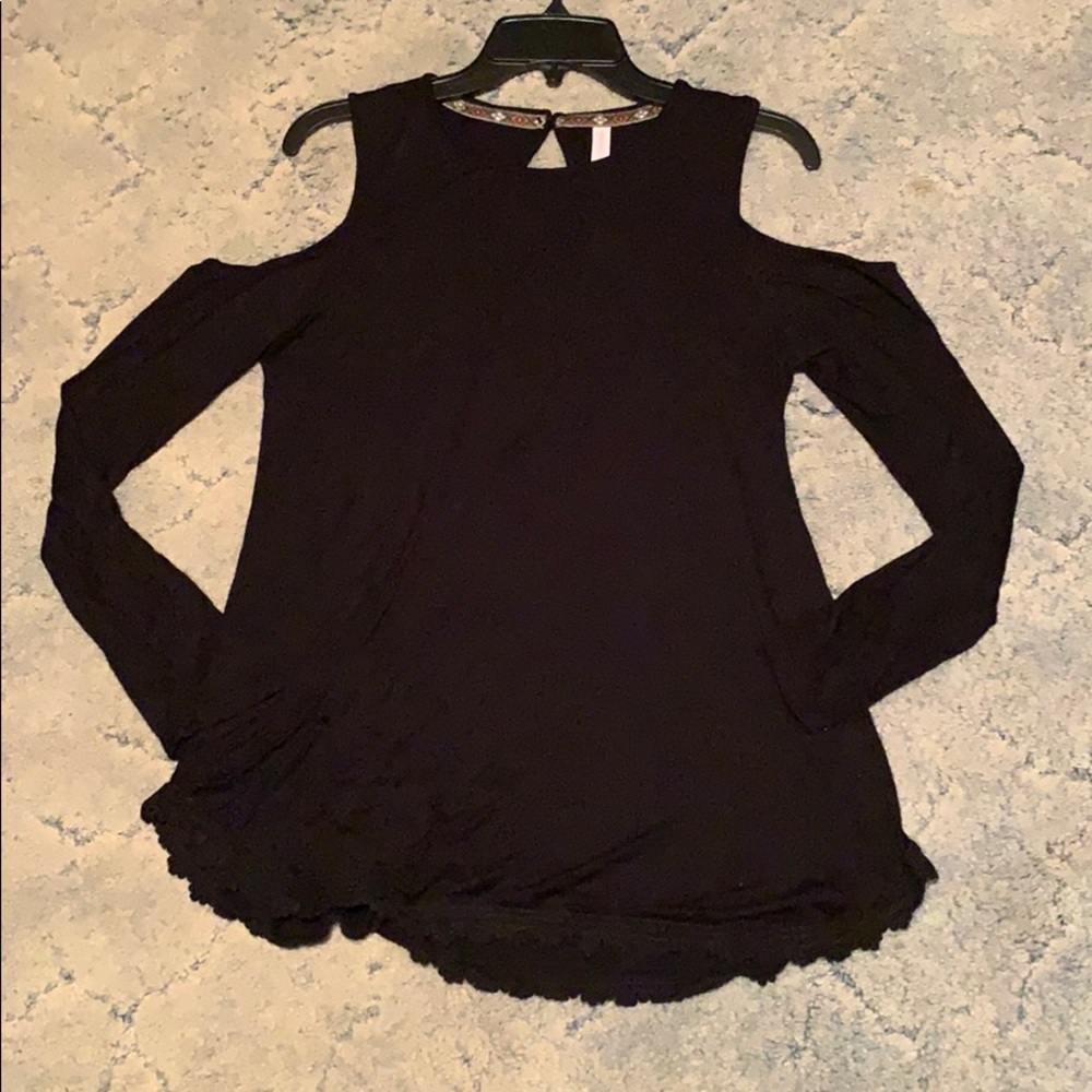 •BLACK COLD SHOULDER•